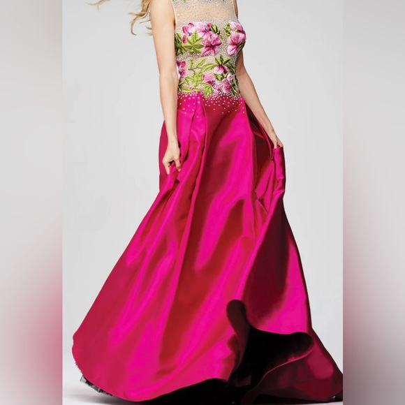 Gorgeous Jovani prom/ evening dress. Color is Ivory. Size 10. - Picture 2 of 6